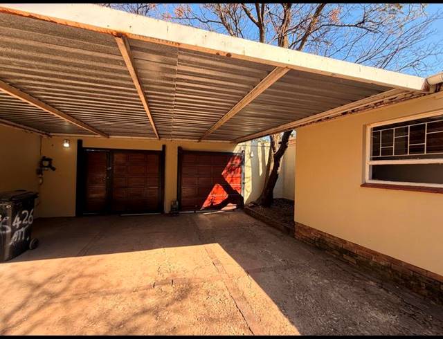 4 BEDROOM PROPERTY TO RENT IN MENLO PARK